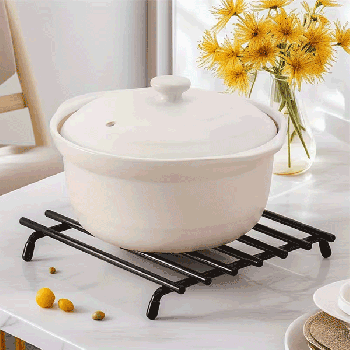 Modern Simple Iron Art Kitchen Countertop Mat, Metal Anti-Scratch Insulated Pot Holder, Square Table Protector for Hot Dishes and Bowls, Stove Top Trivet, Black